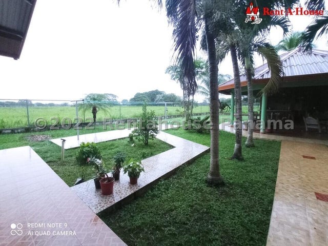 Luxurious Furnished Country House with Spacious Ranch